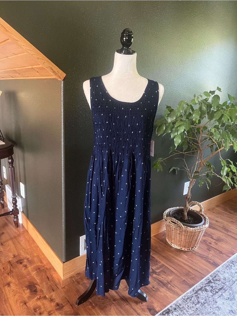Brand New Kohl's Navy Sleeveless Smocked Midi Dress with White anchor Print